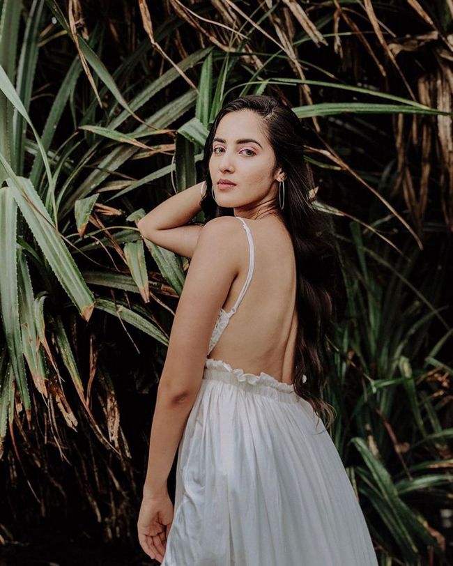 Simrat Kaur Latest Instagram Pics